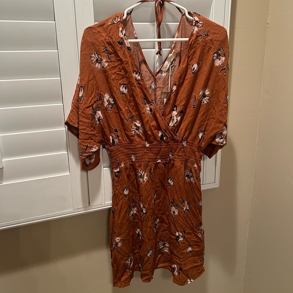 Millibon women’s Floral Dress in Rust with flowers. New with tags in size large.